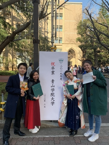 Isis Hatcher (right) with her university peers in Japan