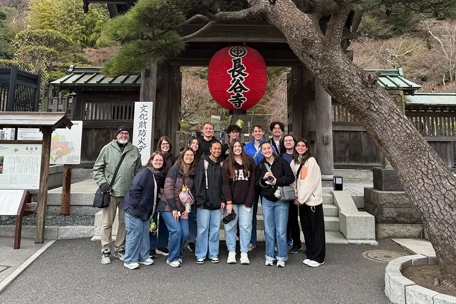 group photo of the the professors and students on the trip.