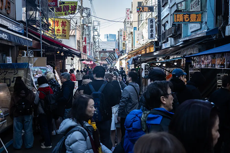 the street of the Tsukiji Fish Market filled with people.