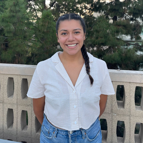 Portrait of Jessenya Mil '19.