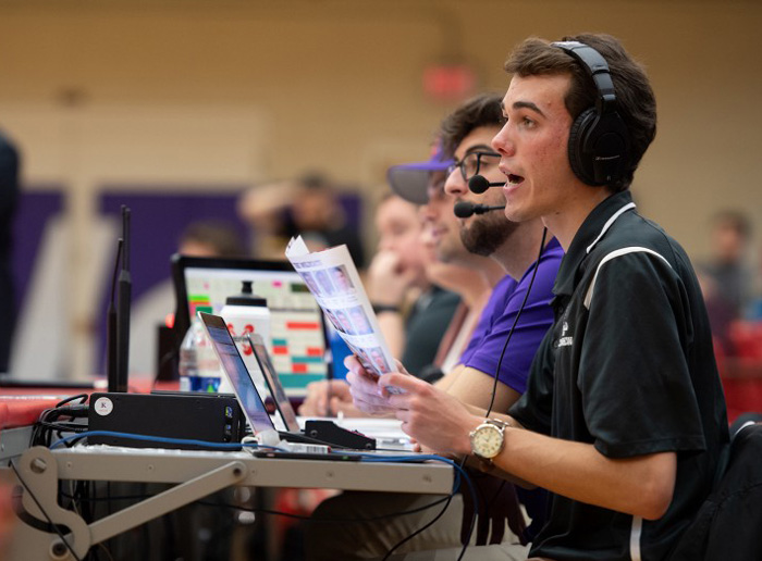 Joe Stuart ’19, calls play-by-play in a men’s basketball game for the Linfield Sports Network