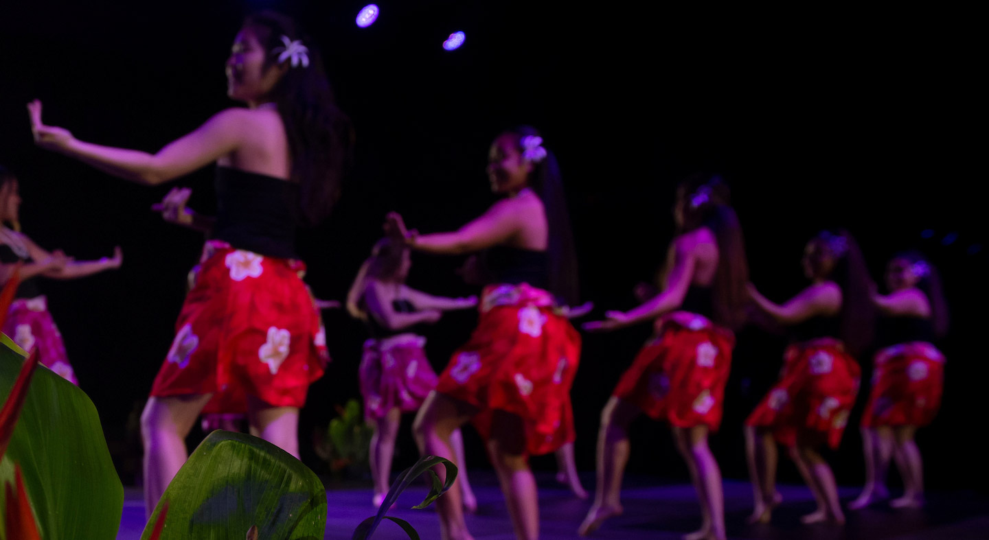 Performers dancing at the lu'au