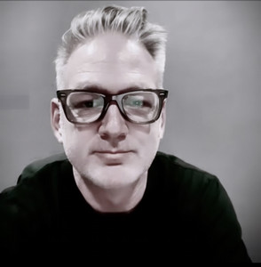 Profile Erik Bennett.