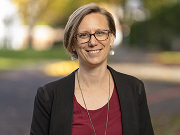 portrait of Professor Lindsey Mantoan