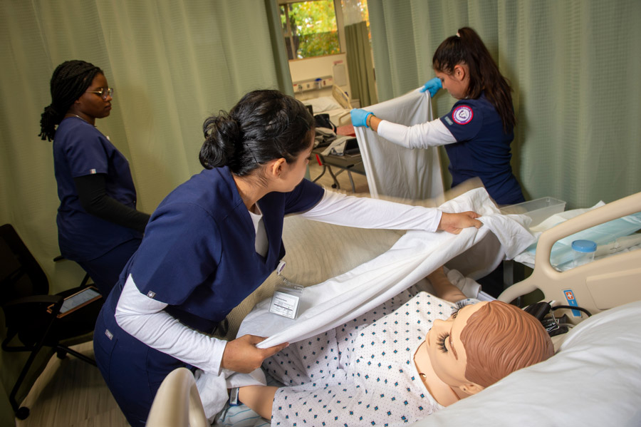 students in simulation lab