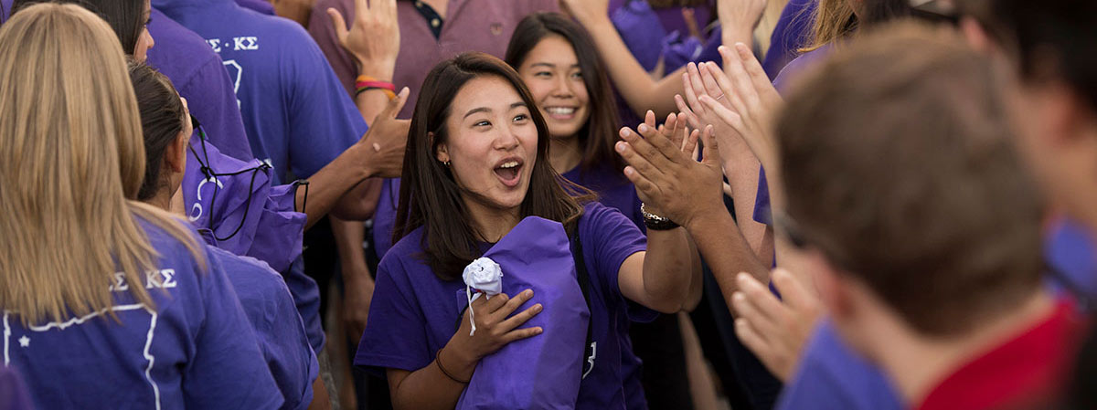 students celebrating with cheers and high-fives at Cat Camp during fall orientation