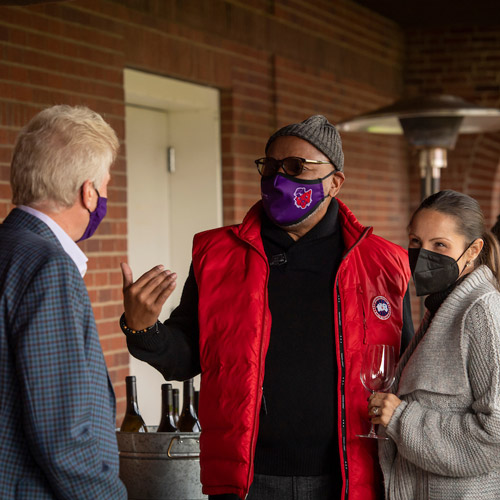 Tim Matz talking to President Davis and Naomi Pitcock at the fall 2021 tasting