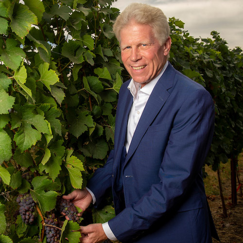 portrait of Tim Matz in a vineyard