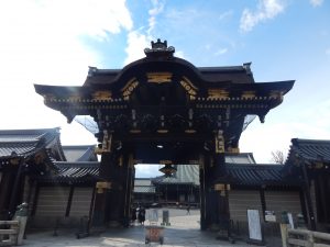 Entrance to Nishi Hongwanji Shrine