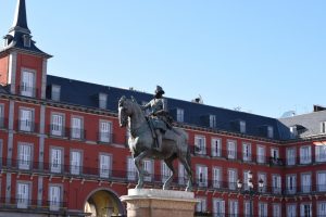 A popular plaza in Madrid, legend has it that birds used to fly into the mouth of this horse statue and live in the stomach, so they had to weld the mouth closed 