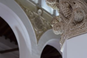 Arabic art and architecture in Santa Maria La Blanca Synagogue