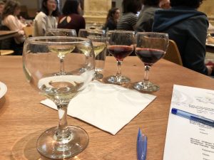 wine glasses with white and red wine