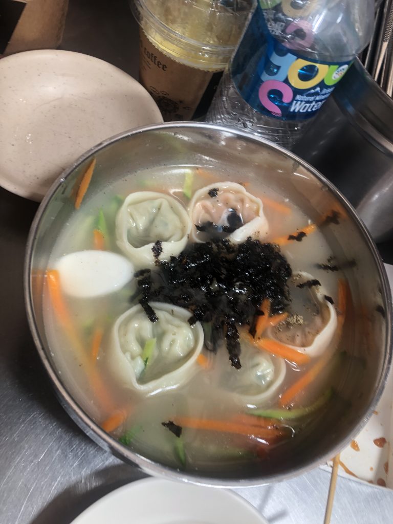 Manduguk (Korean Dumlping Soup)